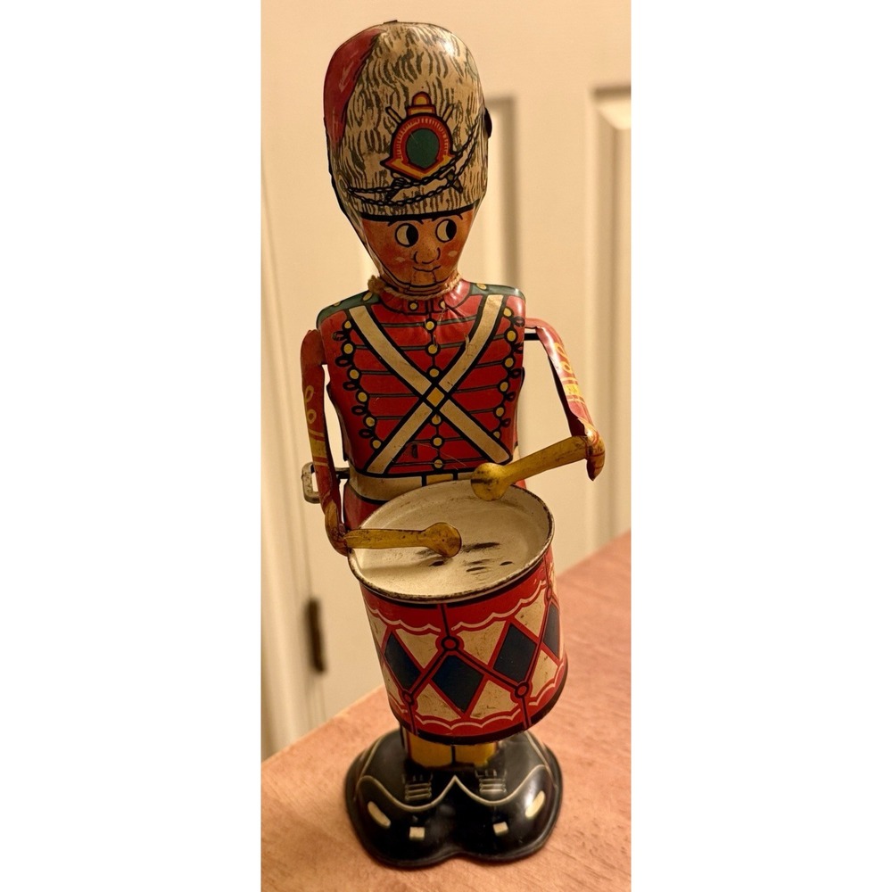 VINTAGE Tin MARX 'GEORGE THE DRUMMER BOY' WIND-UP DRUM MAJOR Works 9"